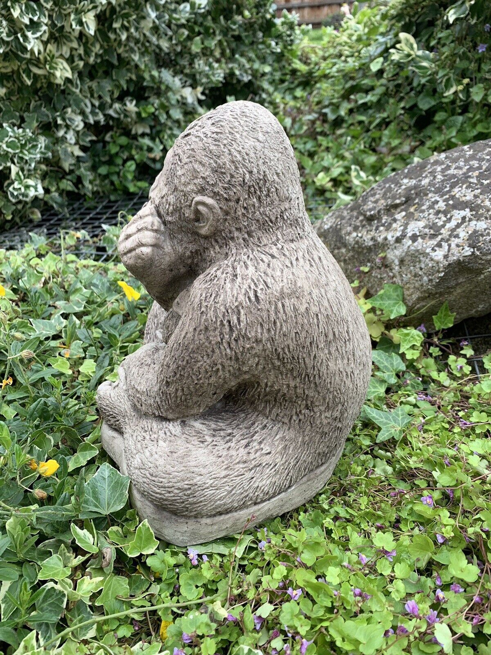 STONE GARDEN SILVERBACK GORILLA EATING BAMBOO LEAVES MONKEY APE STATUE ORNAMENT