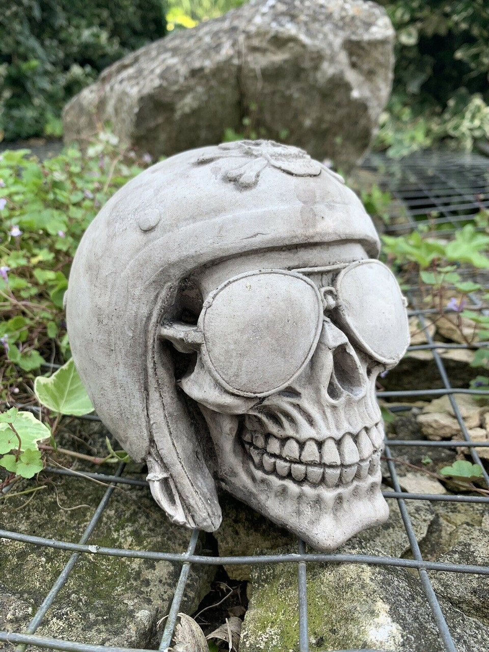 STONE GARDEN SUNGLASSES HELMET SKULL GOTHIC HUMAN HEAD ORNAMENT STATUE