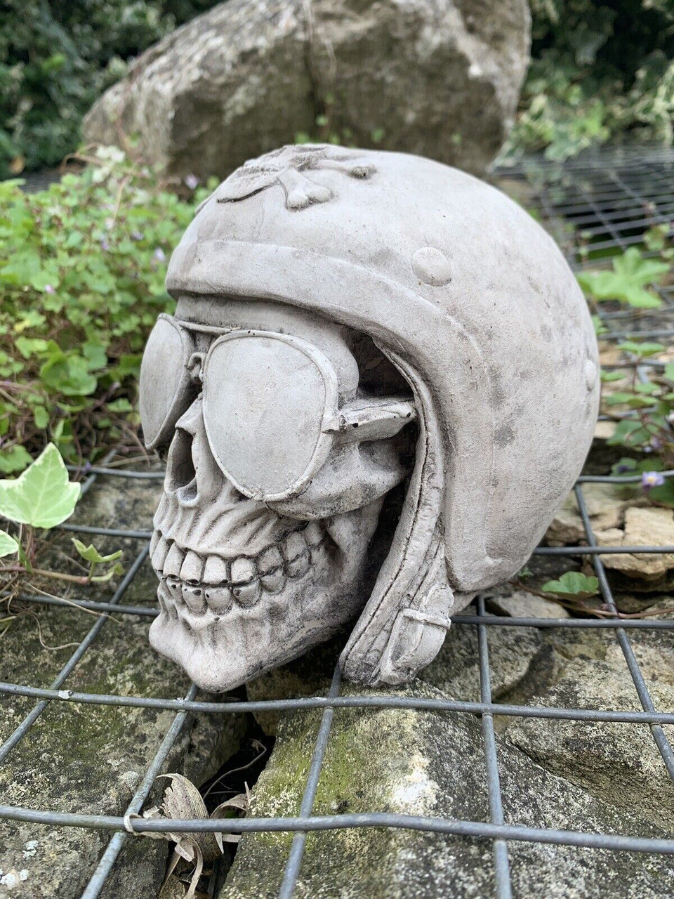 STONE GARDEN SUNGLASSES HELMET SKULL GOTHIC HUMAN HEAD ORNAMENT STATUE