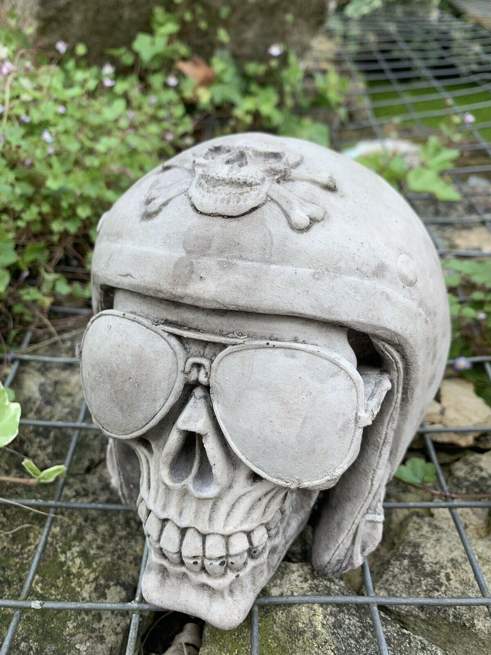 STONE GARDEN SUNGLASSES HELMET SKULL GOTHIC HUMAN HEAD ORNAMENT STATUE