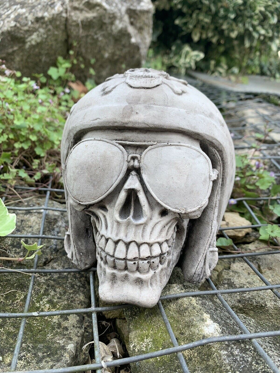 STONE GARDEN SUNGLASSES HELMET SKULL GOTHIC HUMAN HEAD ORNAMENT STATUE