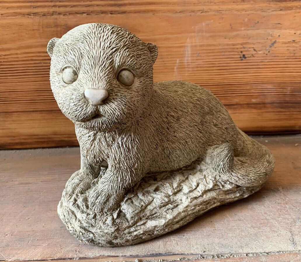 STONE GARDEN LAYING BABY OTTER STATUE ORAMENT