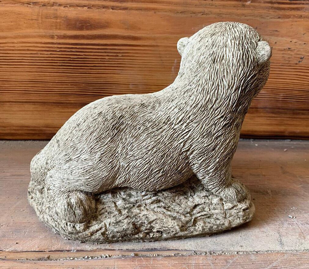 STONE GARDEN LAYING BABY OTTER STATUE ORAMENT