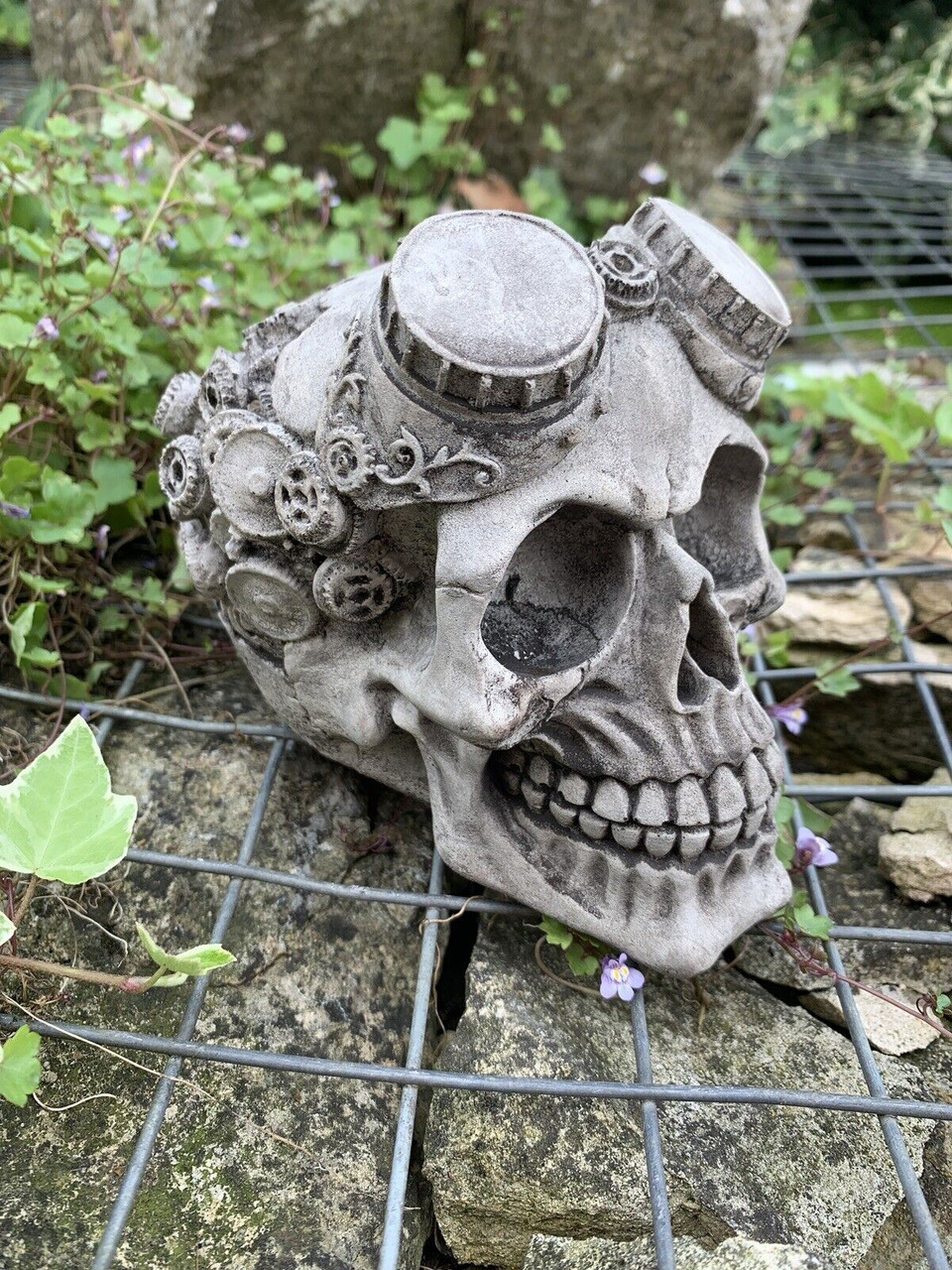 STONE GARDEN STEAMPUNK GOGGLES SKULL GOTHIC HUMAN HEAD ORNAMENT STATUE