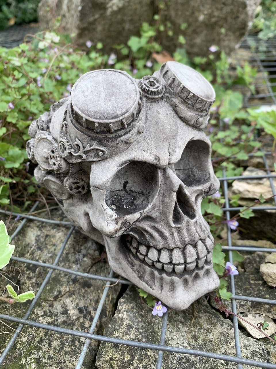 STONE GARDEN STEAMPUNK GOGGLES SKULL GOTHIC HUMAN HEAD ORNAMENT STATUE