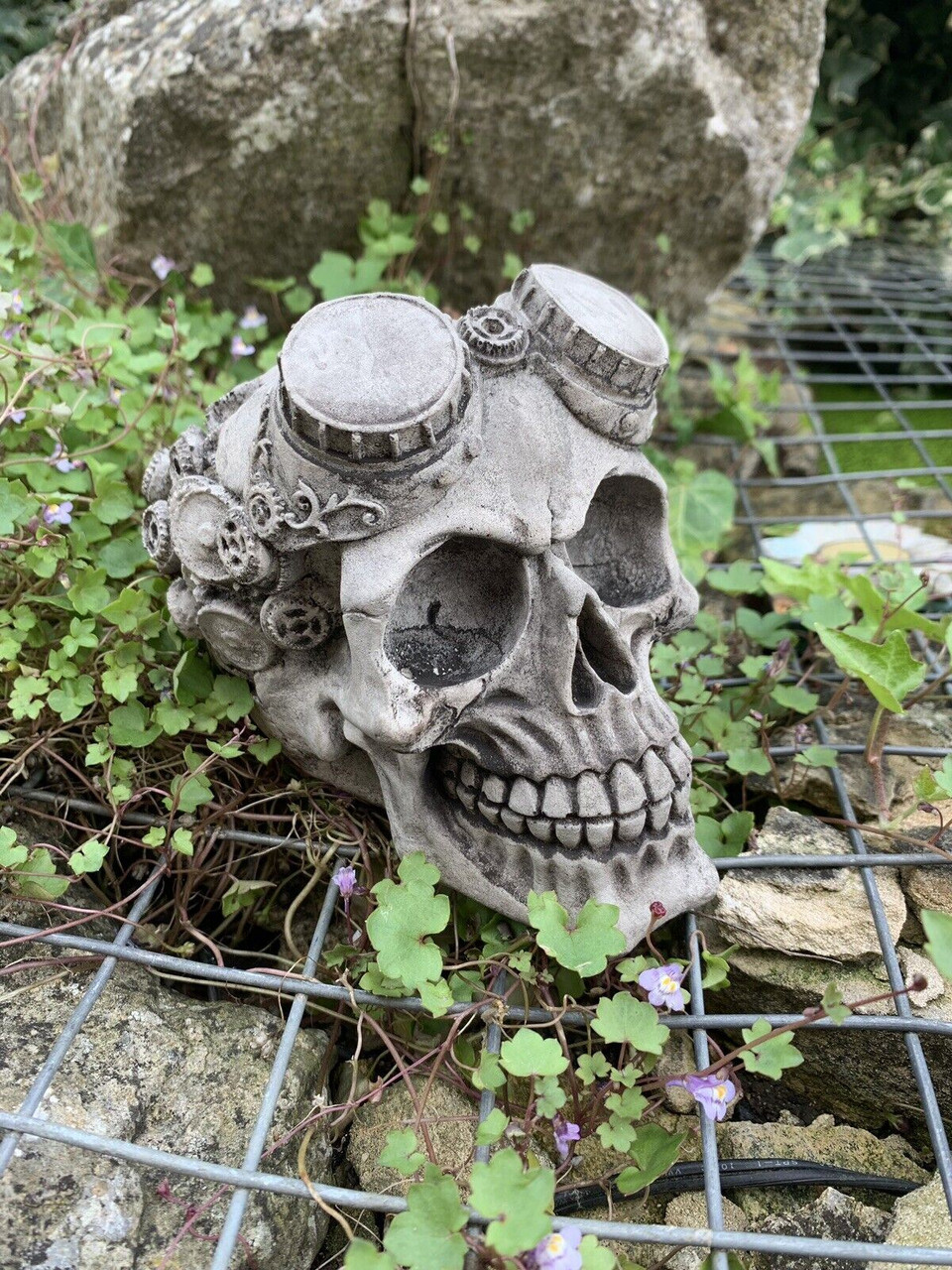 STONE GARDEN STEAMPUNK GOGGLES SKULL GOTHIC HUMAN HEAD ORNAMENT STATUE