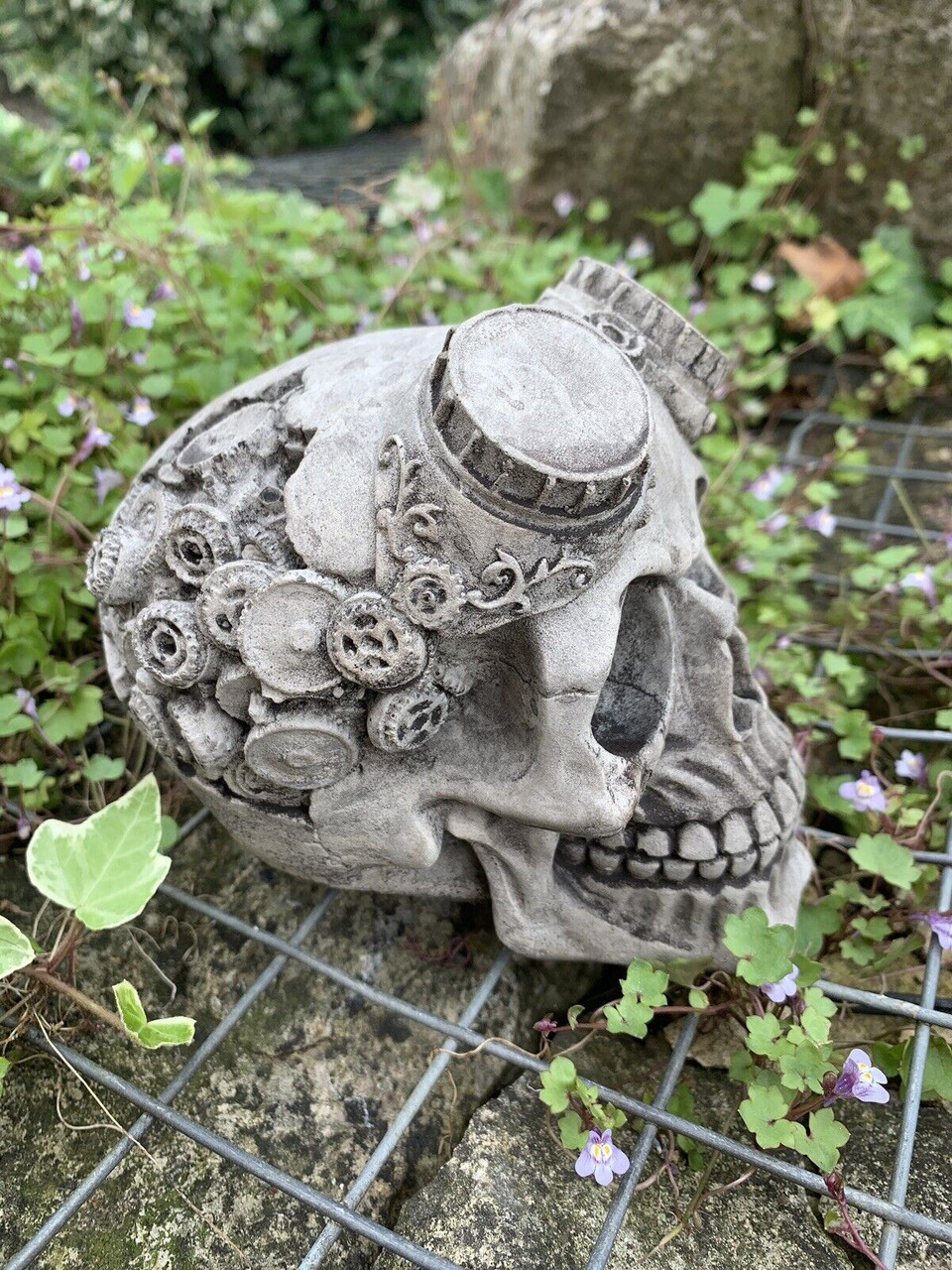 STONE GARDEN STEAMPUNK GOGGLES SKULL GOTHIC HUMAN HEAD ORNAMENT STATUE