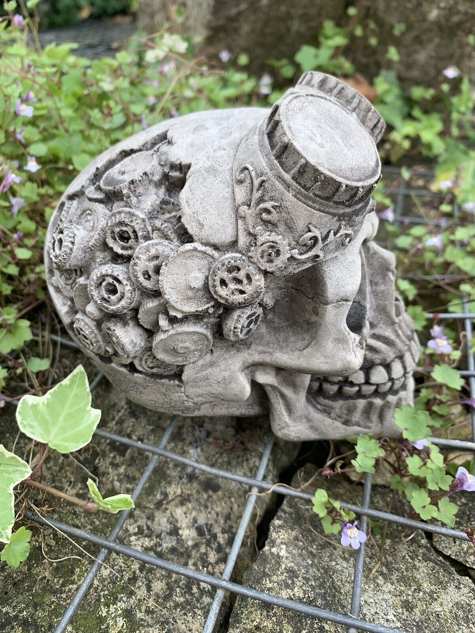 STONE GARDEN STEAMPUNK GOGGLES SKULL GOTHIC HUMAN HEAD ORNAMENT STATUE