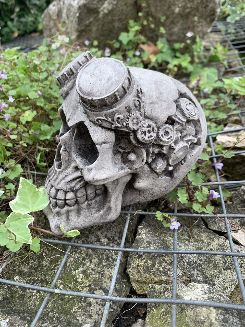 STONE GARDEN STEAMPUNK GOGGLES SKULL GOTHIC HUMAN HEAD ORNAMENT STATUE