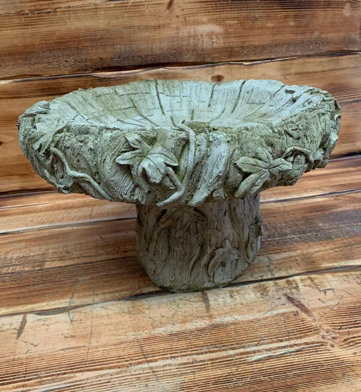 STONE GARDEN TREE TRUNK LOG STYLE LEAF DETAILED BIRD BATH STATUE ORNAMENT