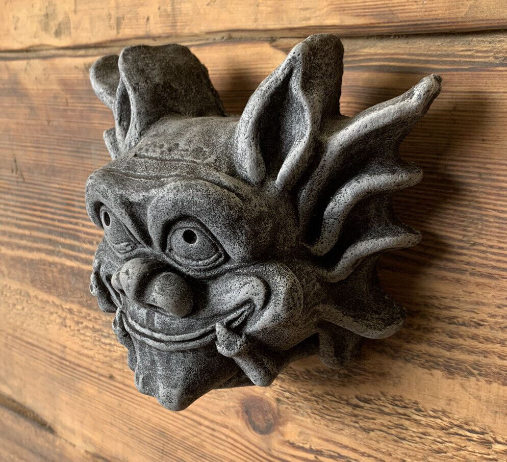 STONE GARDEN SMALL GREMLIN GARGOYLE PLAIN FACE WALL PLAQUE ORNAMENT