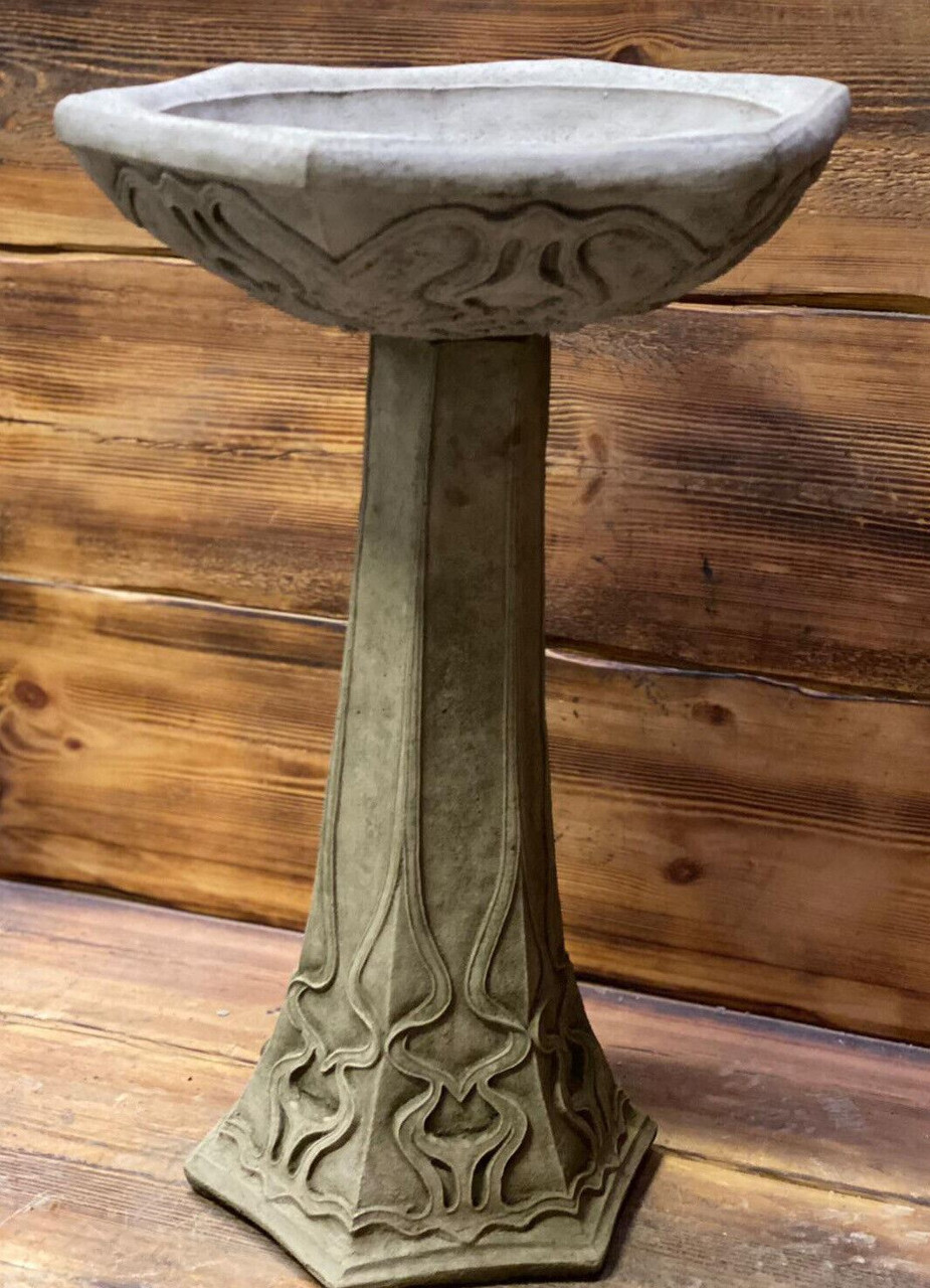 STONE GARDEN LARGE  ART DECO STYLE LEAF VINE DETAILED BIRD BATH STATUE ORNAMENT