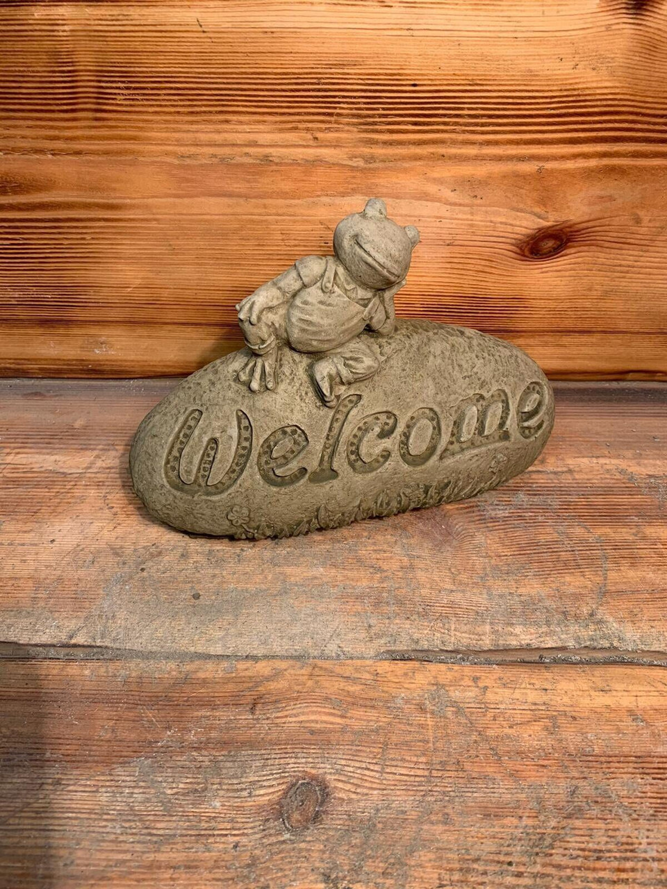 STONE GARDEN WELCOME FROG TOAD ON ROCK STATUE ORNAMENT