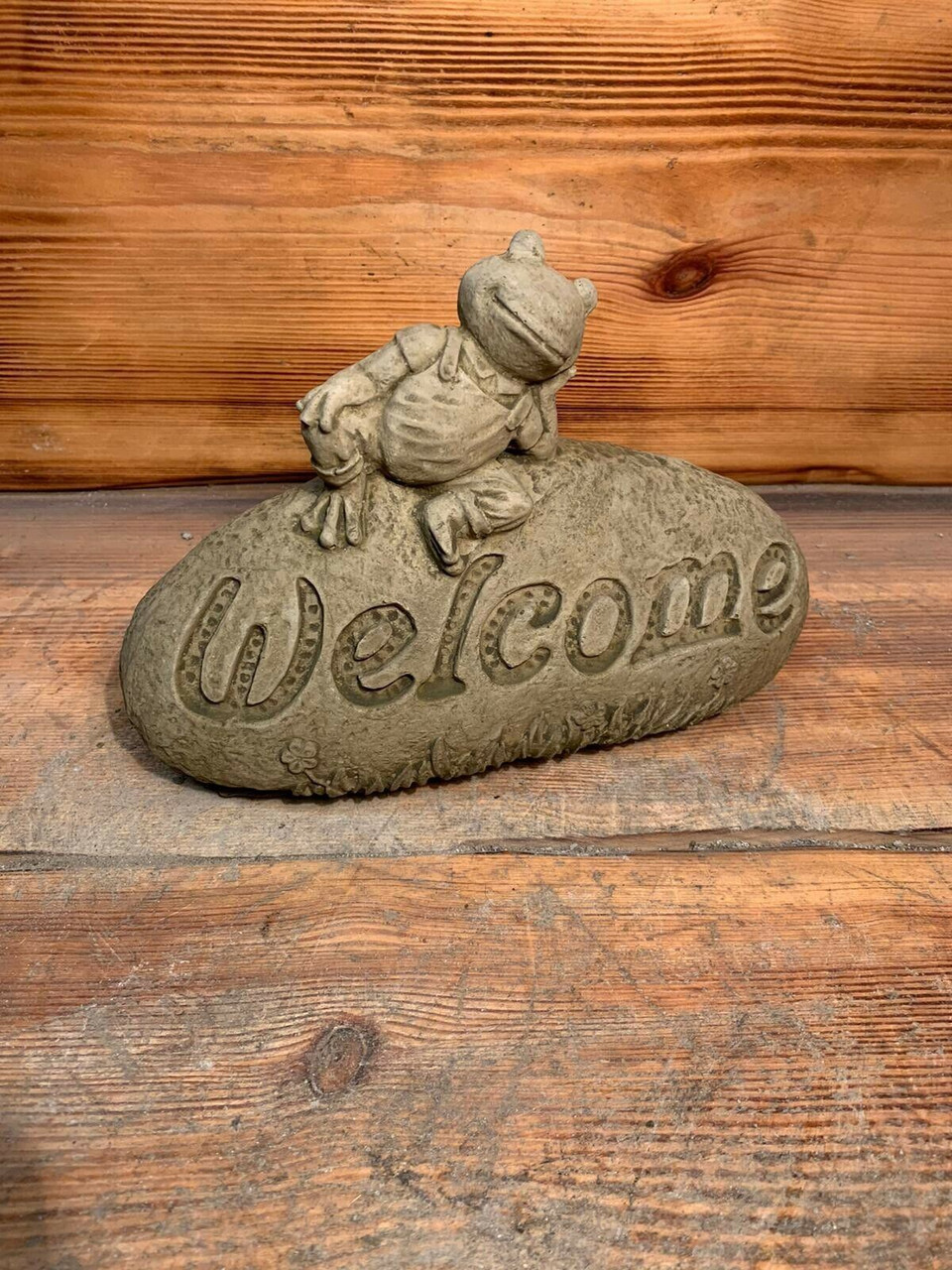 STONE GARDEN WELCOME FROG TOAD ON ROCK STATUE ORNAMENT
