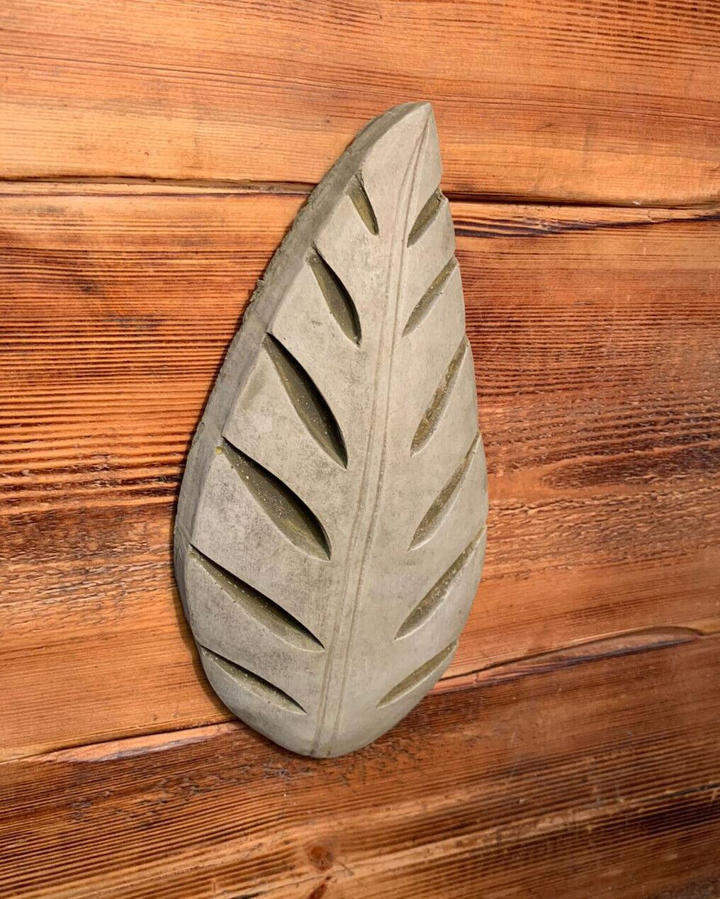 STONE GARDEN DETAILED LEAF PLAQUE HANGING CONCRETE GIFT ORNAMENT