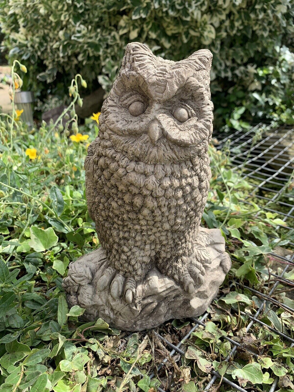 STONE GARDEN OWL ON A LOG GIFT CONCRETE ORNAMENT