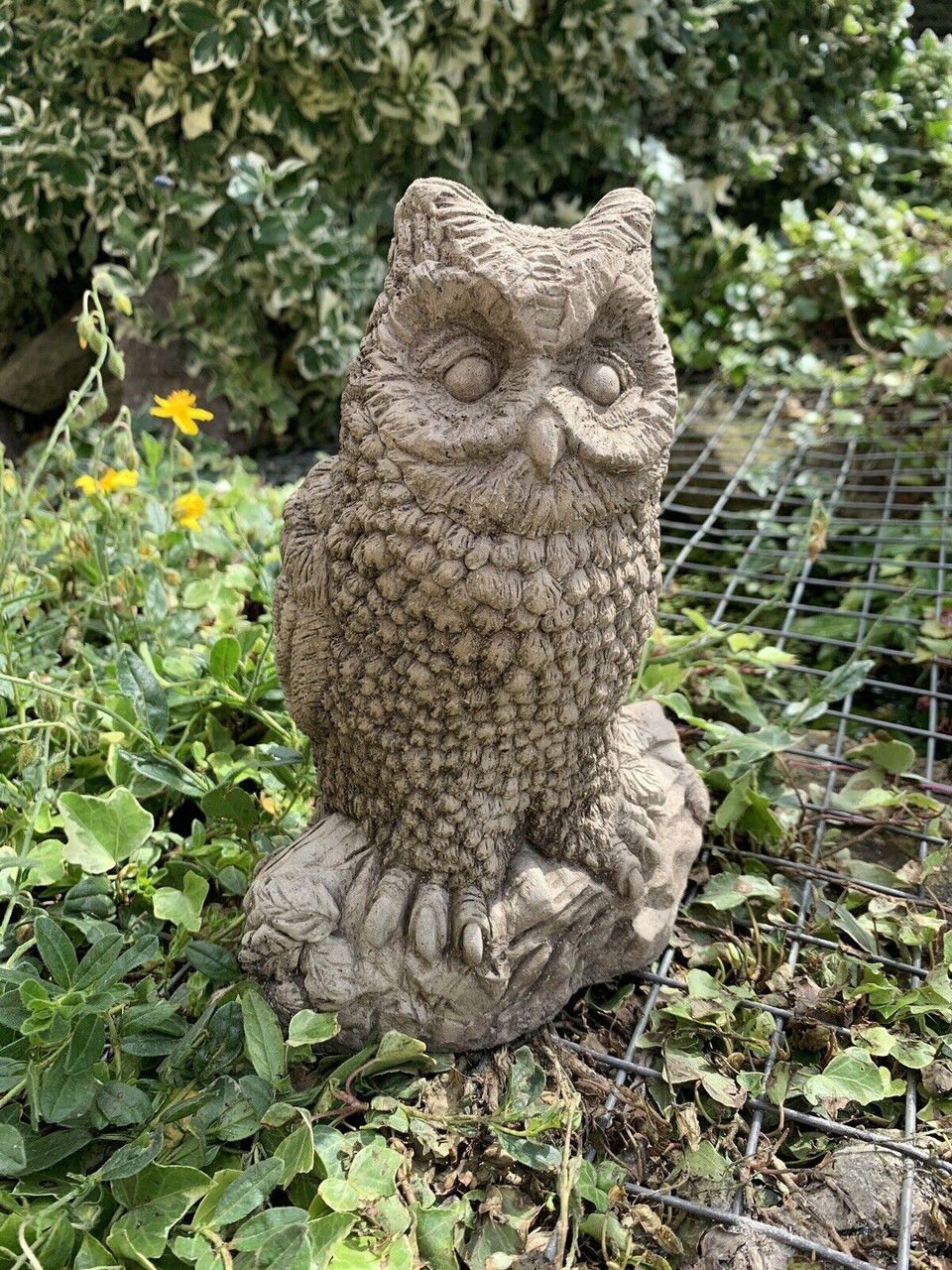 STONE GARDEN OWL ON A LOG GIFT CONCRETE ORNAMENT