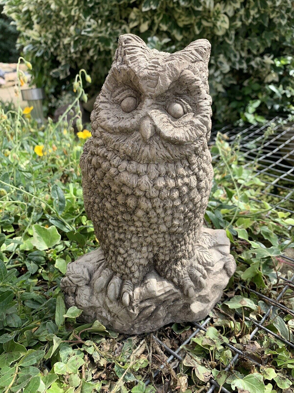 STONE GARDEN OWL ON A LOG GIFT CONCRETE ORNAMENT