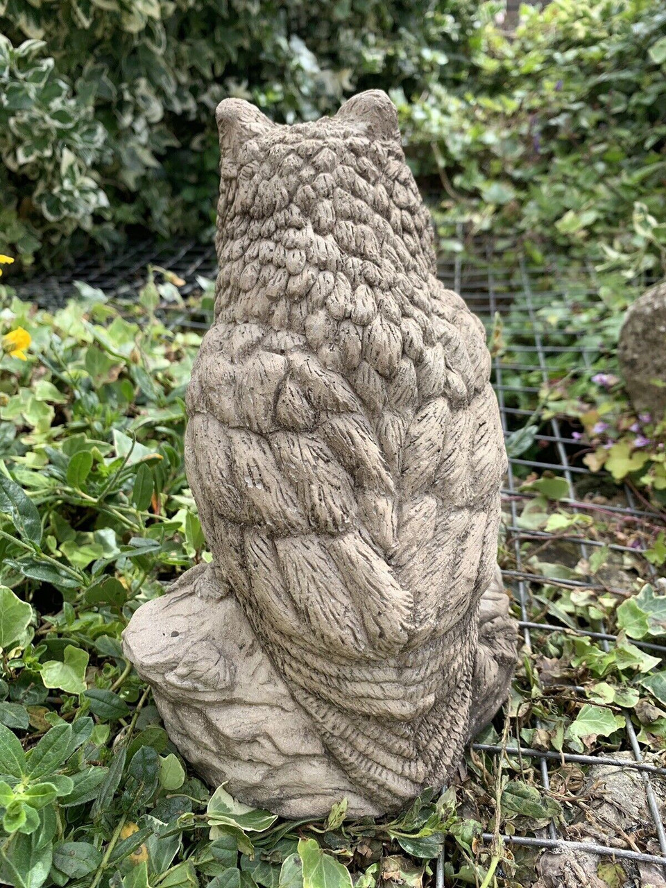 STONE GARDEN OWL ON A LOG GIFT CONCRETE ORNAMENT