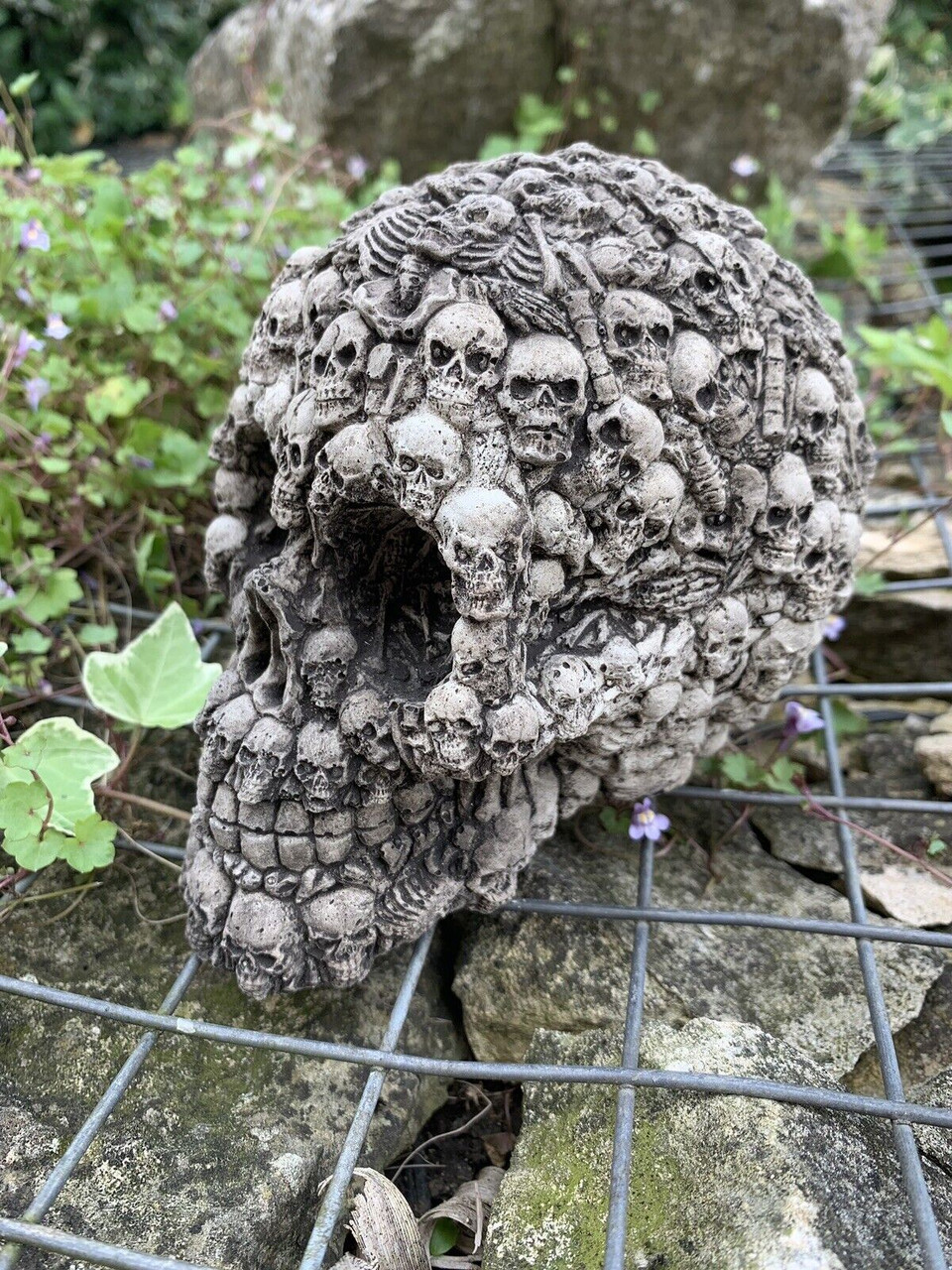 STONE GARDEN MULTI-SKULL SKULL GOTHIC HUMAN HEAD ORNAMENT STATUE