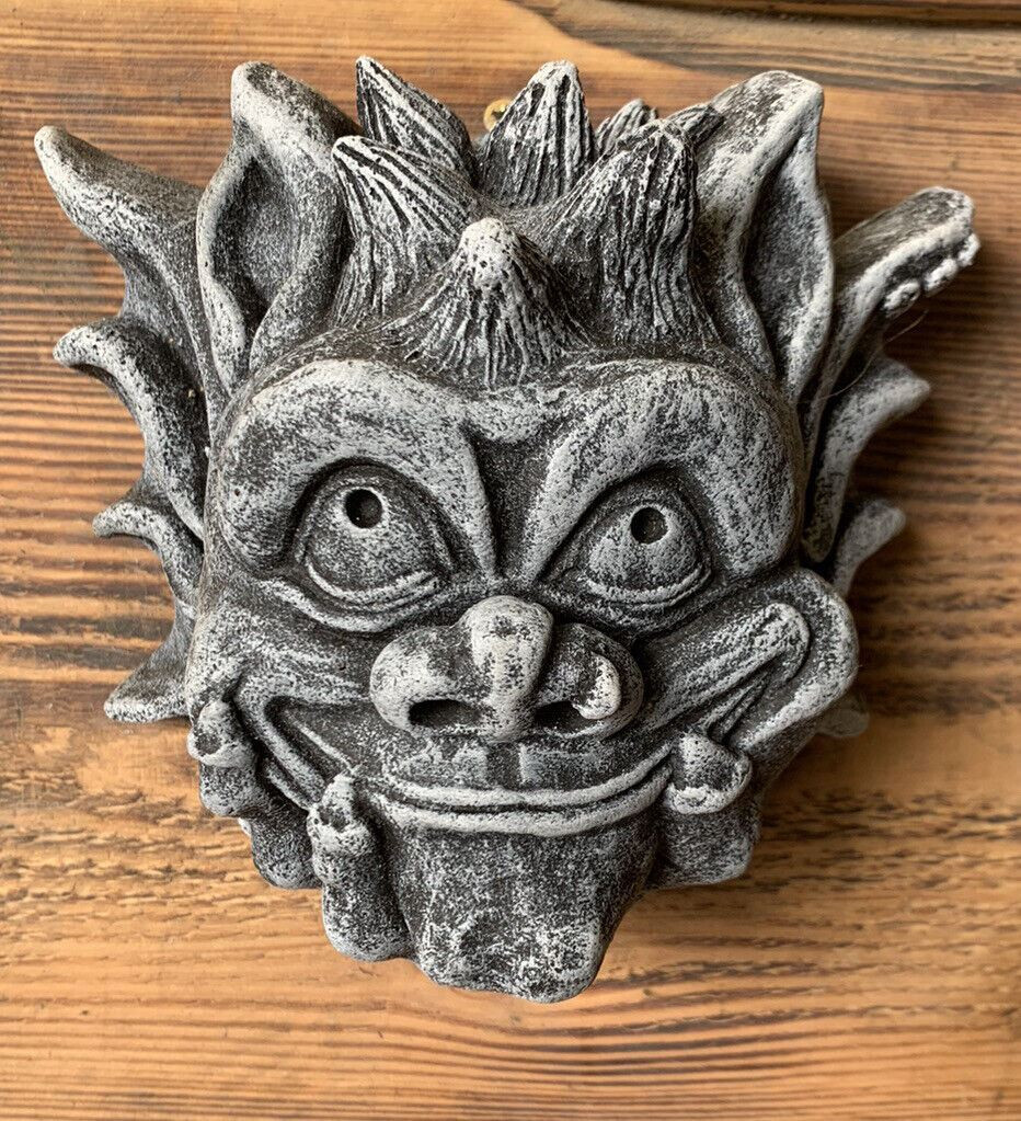 STONE GARDEN SMALL GREMLIN GARGOYLE SPIKY HAIR FACE WALL PLAQUE ORNAMENT