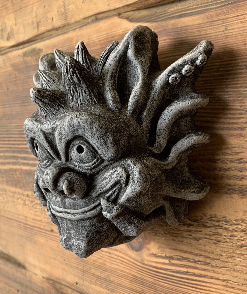 STONE GARDEN SMALL GREMLIN GARGOYLE SPIKY HAIR FACE WALL PLAQUE ORNAMENT