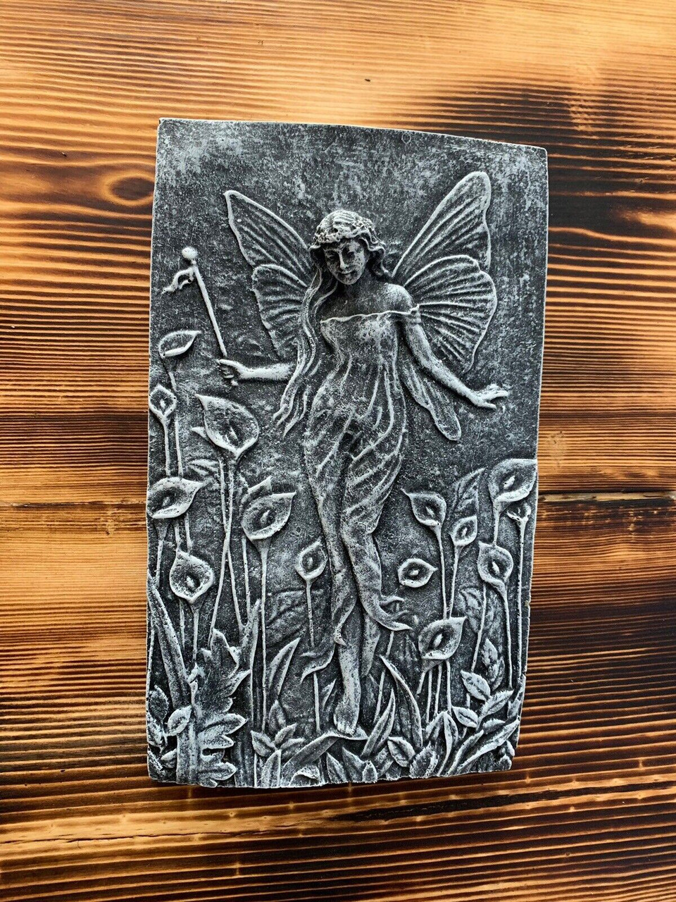 STONE GARDEN DETAILED LILY FAIRY ANGEL WALL HANGING PLAQUE ORNAMENT