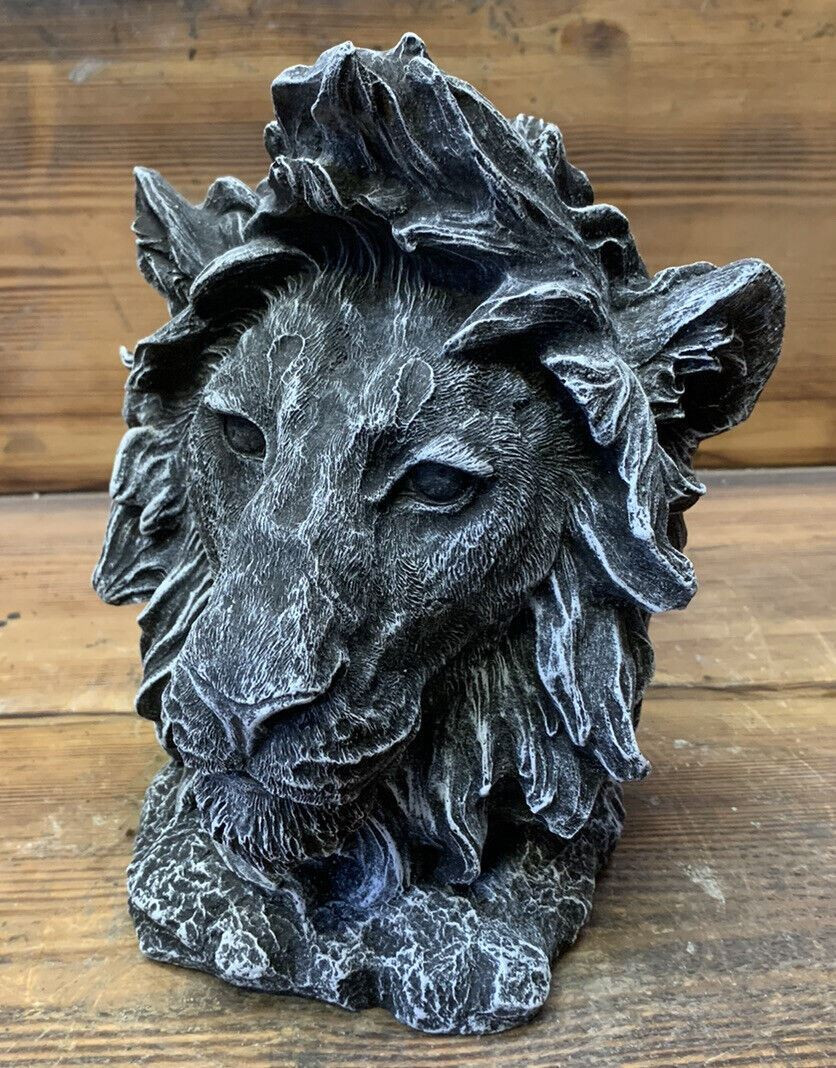 STONE GARDEN DETAILED LION HEAD HIGHLIGHTED GIFT ORNAMENT