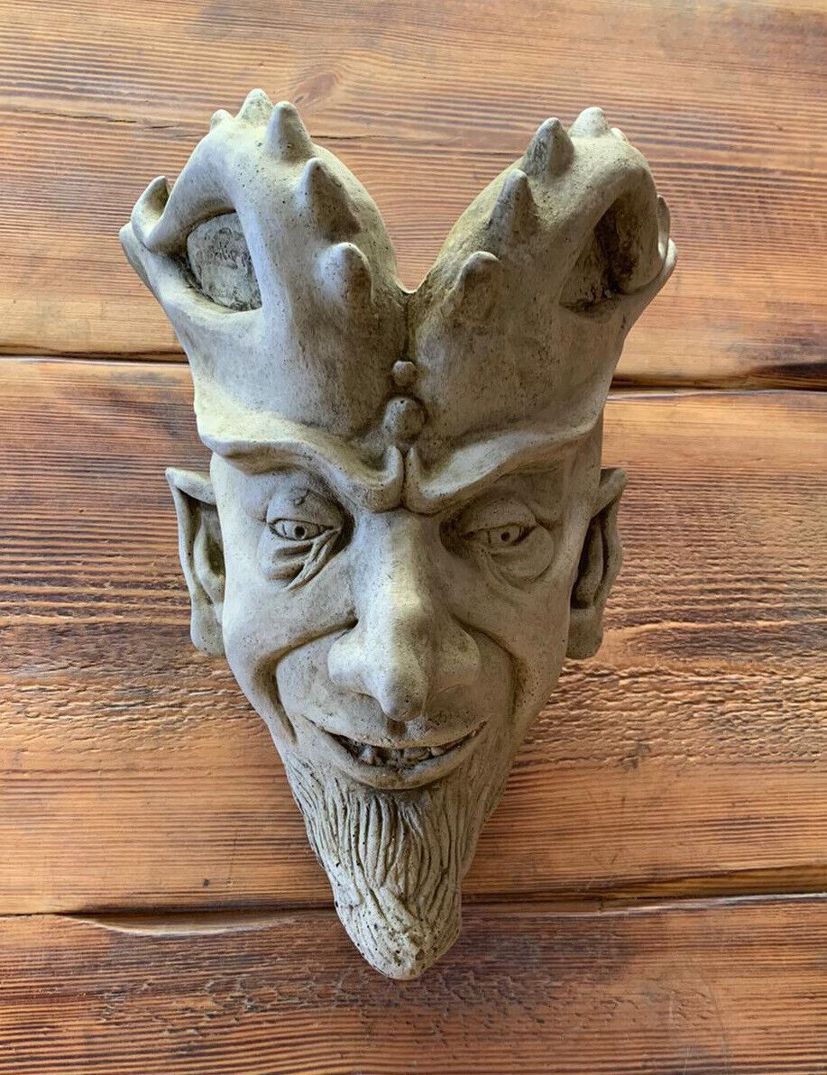 STONE GARDEN LARGE GARGOYLE GREMLIN JOKER WALL PLAQUE HANGER PLANTER ORNAMENT