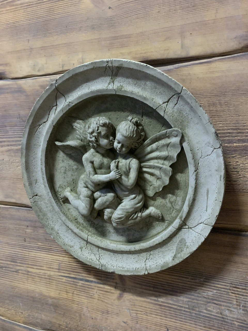 STONE GARDEN CHERUB AND FAIRY WEATHERED PLAQUE HANGING ORNAMENT