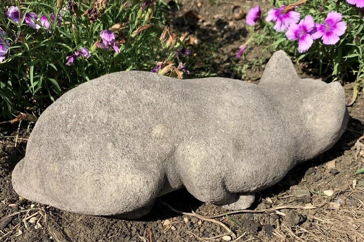 STONE GARDEN LAYING POUNCING CAT CONCRETE ORNAMENT 