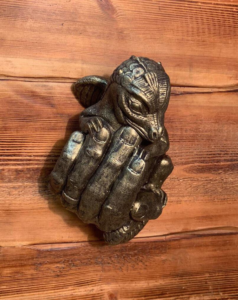 STONE GARDEN GOLD BABY DRAGON IN HAND WALL PLAQUE HANGING CONCRETE ORNAMENT