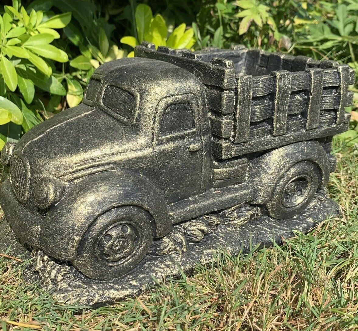 STONE GARDEN AMERICAN TRUCK LORRY PLANT POT PLANTER DETAILED GOLD ORNAMENT
