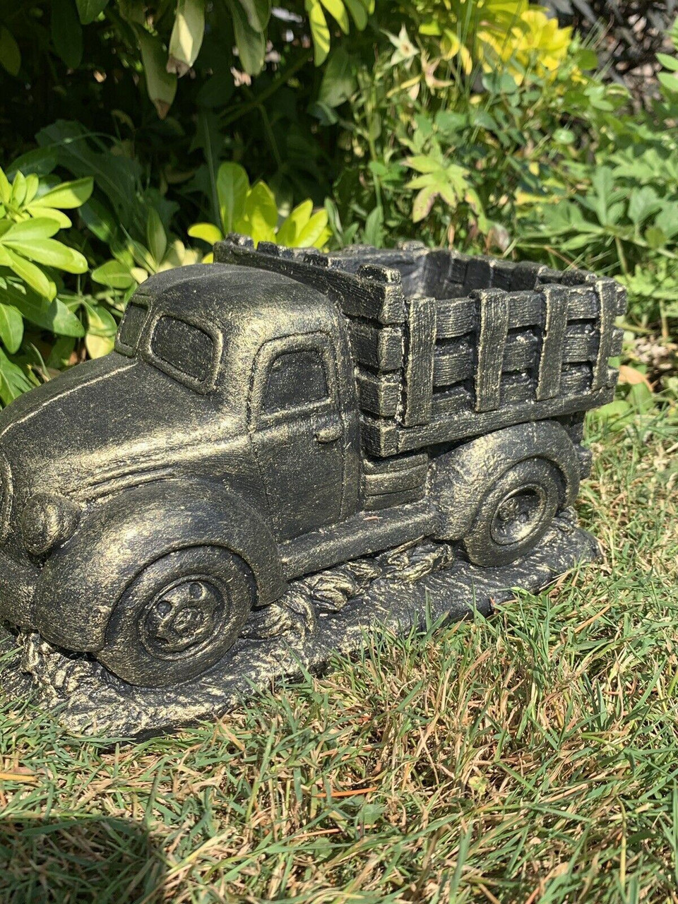 STONE GARDEN AMERICAN TRUCK LORRY PLANT POT PLANTER DETAILED GOLD ORNAMENT