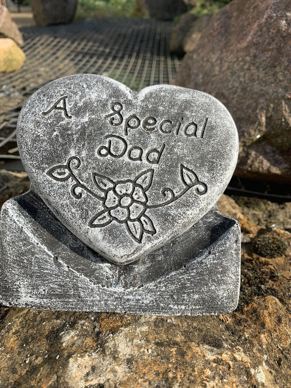 STONE GARDEN A SPECIAL DAD HEART MEMORIAL PLAQUE CONCRETE ORNAMENT