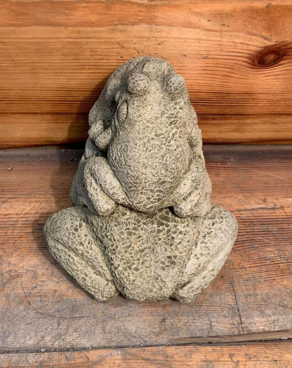 STONE GARDEN PIGGYBACK PAIR OF FROG/TOAD  GIFT CONCRETE ORNAMENT