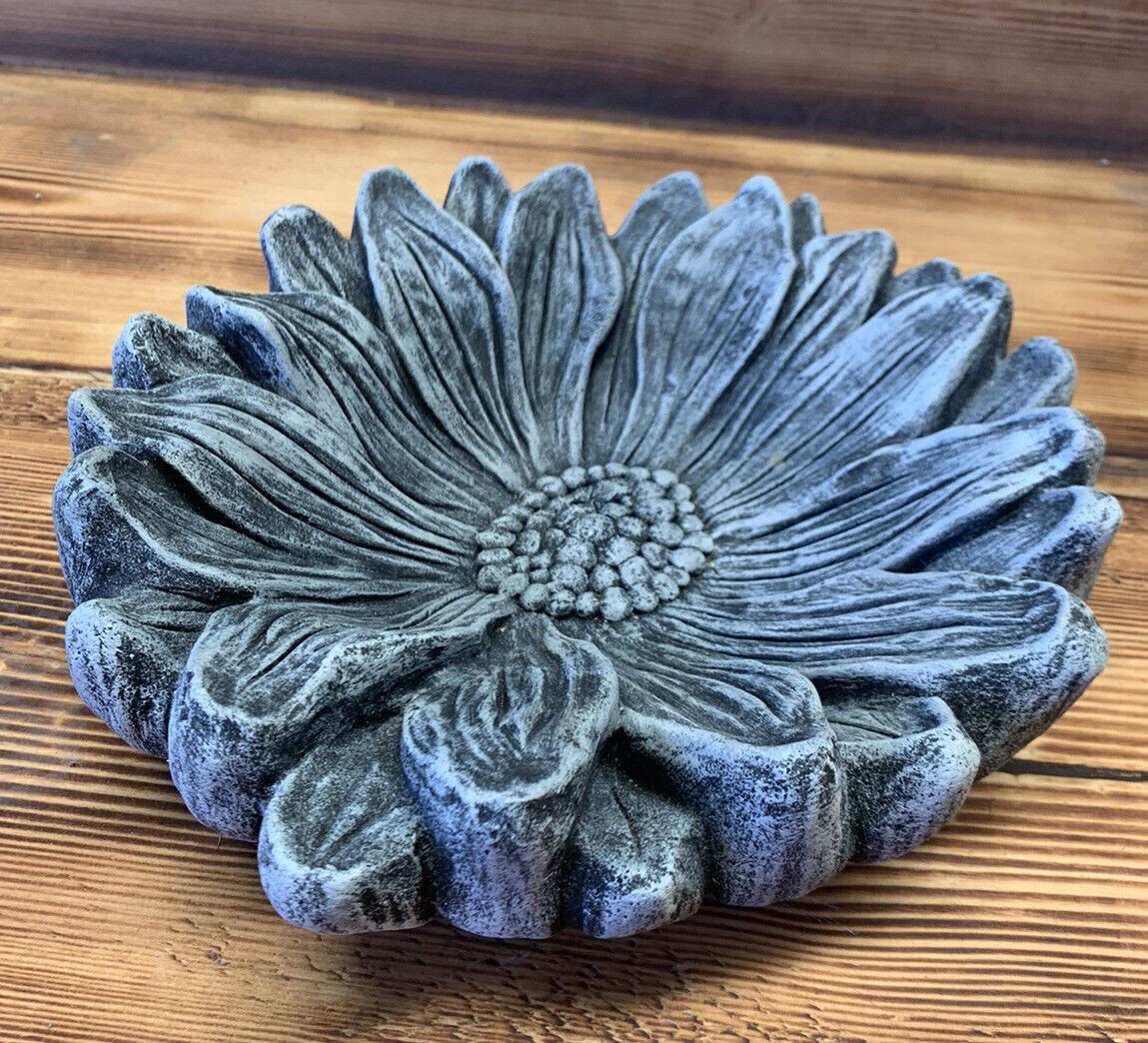 STONE GARDEN DAISY FLOWER BIRD BATH TOP ONLY STATUE ORNAMENT