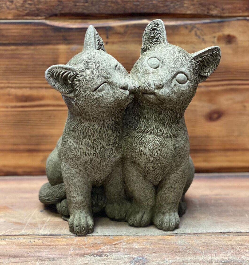 STONE GARDEN PAIR OF CUTE LOVING KISSING CATS KITTEN CAT STATUE ORNAMENT 