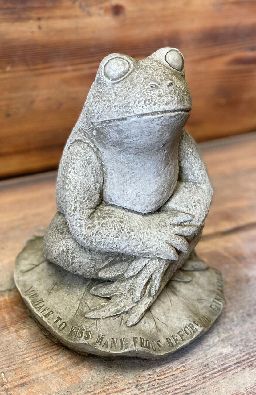 STONE GARDEN PRINCE CHARMING FROG ON A LILY PAD VERSE STATUE ORNAMENT