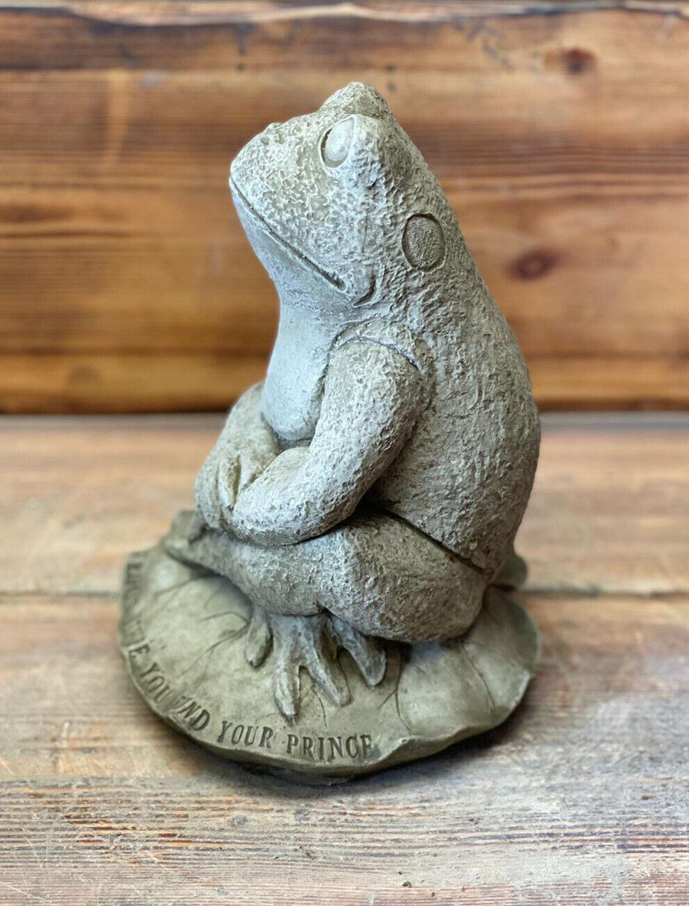 STONE GARDEN PRINCE CHARMING FROG ON A LILY PAD VERSE STATUE ORNAMENT