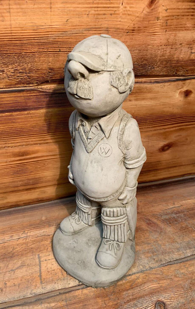 STONE GARDEN CRICKET BATSMAN BATTER GIFT CRICKETER CONCRETE ORNAMENT