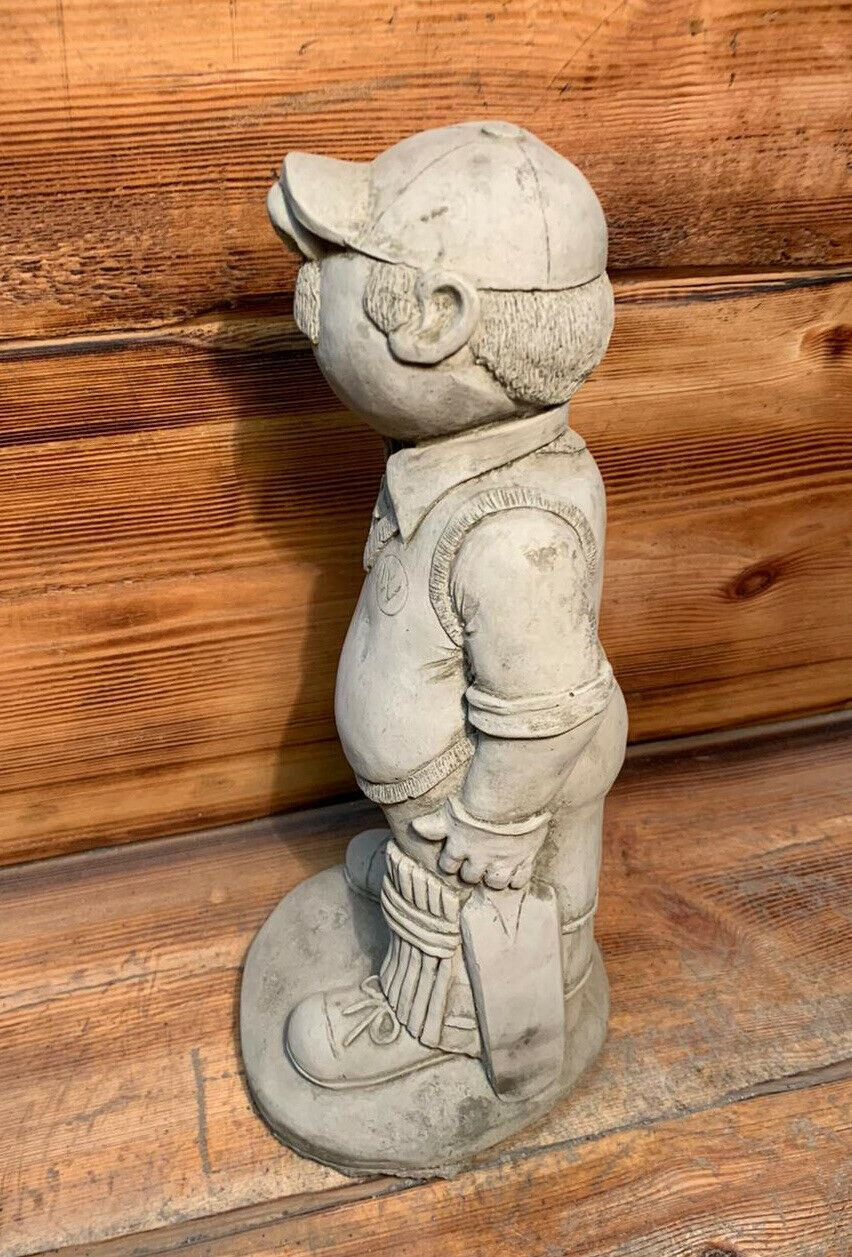 STONE GARDEN CRICKET BATSMAN BATTER GIFT CRICKETER CONCRETE ORNAMENT