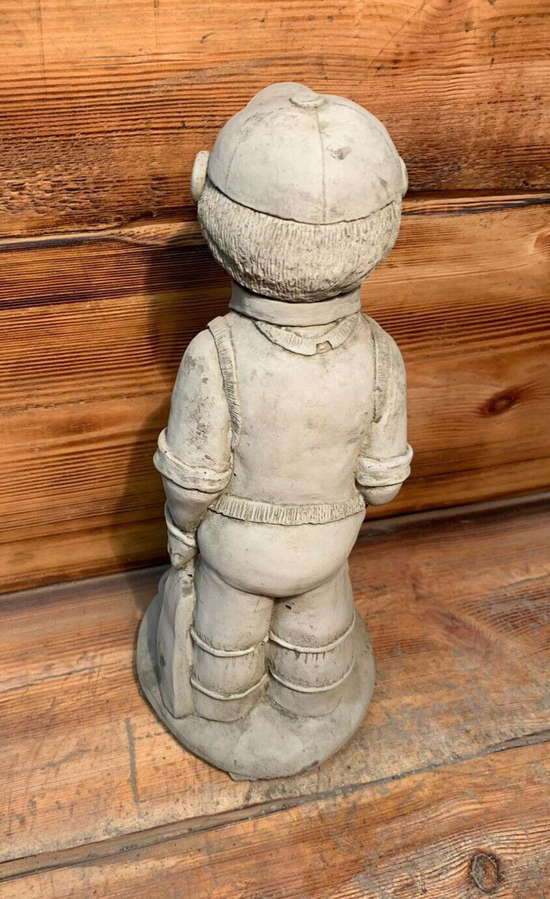 STONE GARDEN CRICKET BATSMAN BATTER GIFT CRICKETER CONCRETE ORNAMENT