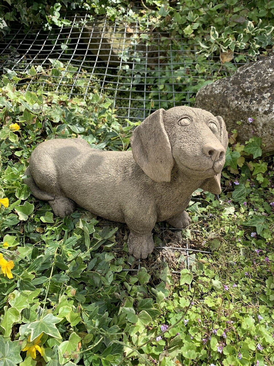 STONE GARDEN SAUSAGE DOG DACHSHUND DETAILED CUTE GIFT CONCRETE ORNAMENT