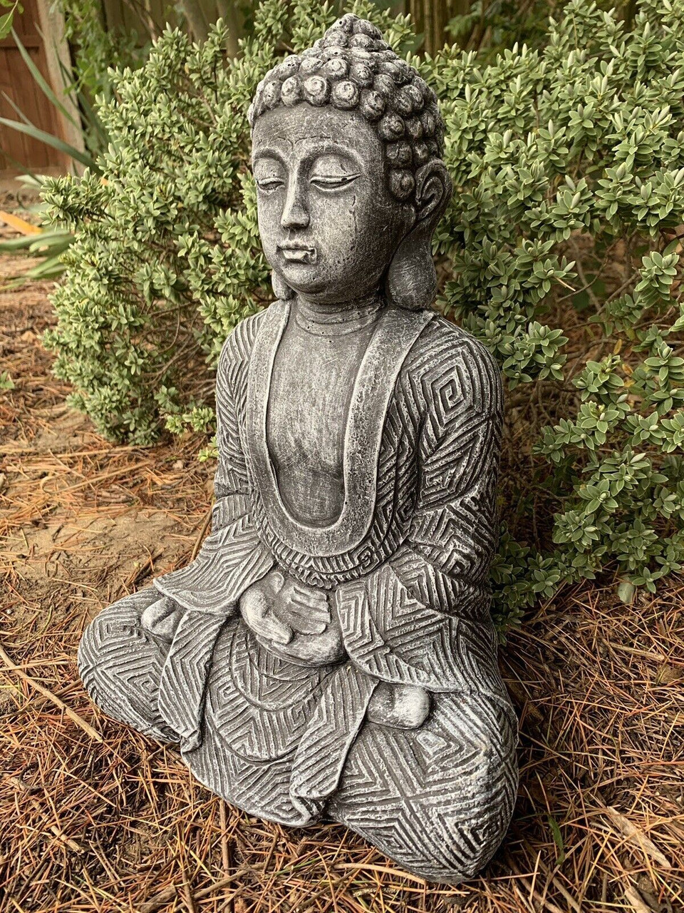 STONE GARDEN LARGE MAZE ROBE BUDDHA BLACK AND WHITE GIFT CONCRETE ORNAMENT