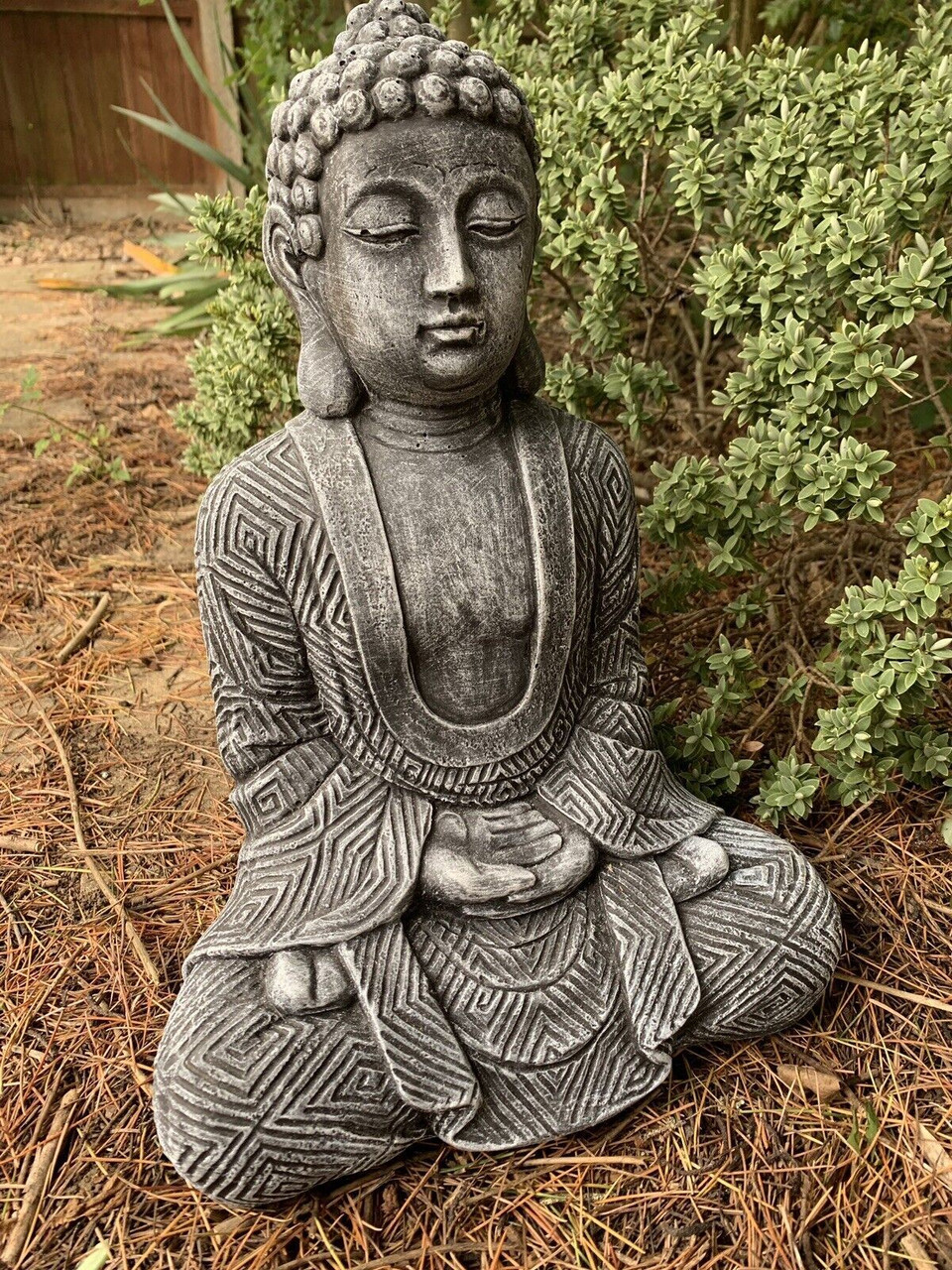 STONE GARDEN LARGE MAZE ROBE BUDDHA BLACK AND WHITE GIFT CONCRETE ORNAMENT