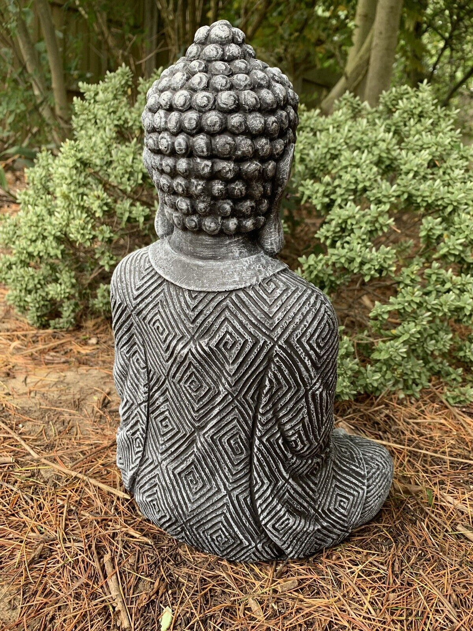 STONE GARDEN LARGE MAZE ROBE BUDDHA BLACK AND WHITE GIFT CONCRETE ORNAMENT