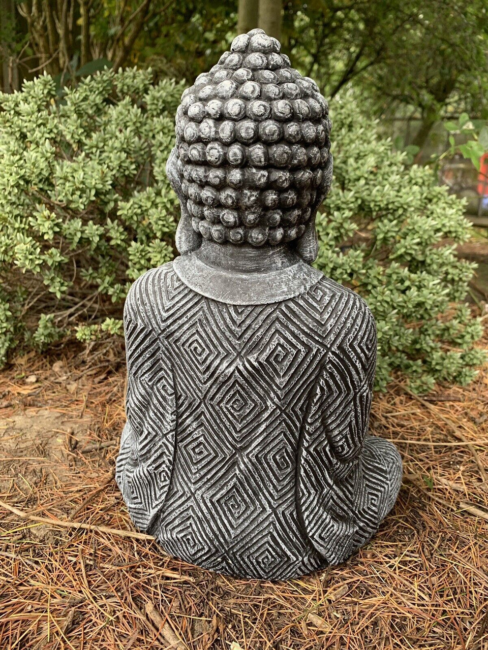 STONE GARDEN LARGE MAZE ROBE BUDDHA BLACK AND WHITE GIFT CONCRETE ORNAMENT