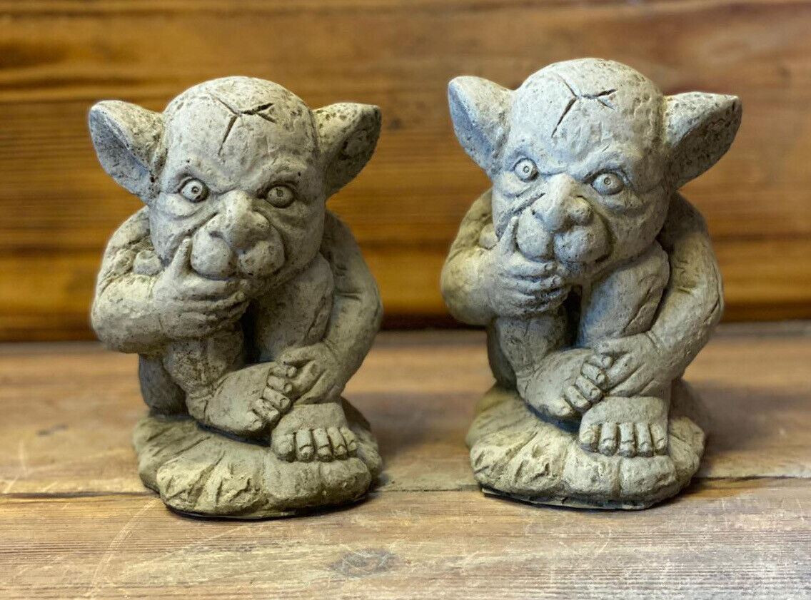 STONE GARDEN SMALL PAIR OF GARGOYLE GREMLIN PILLAR CAP STATUE ORNAMENTS