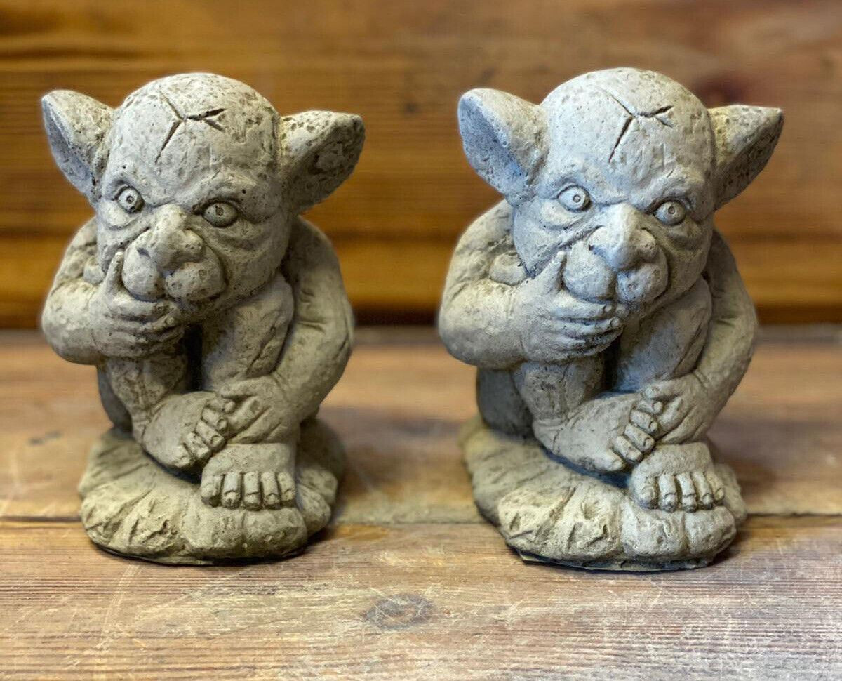 STONE GARDEN SMALL PAIR OF GARGOYLE GREMLIN PILLAR CAP STATUE ORNAMENTS